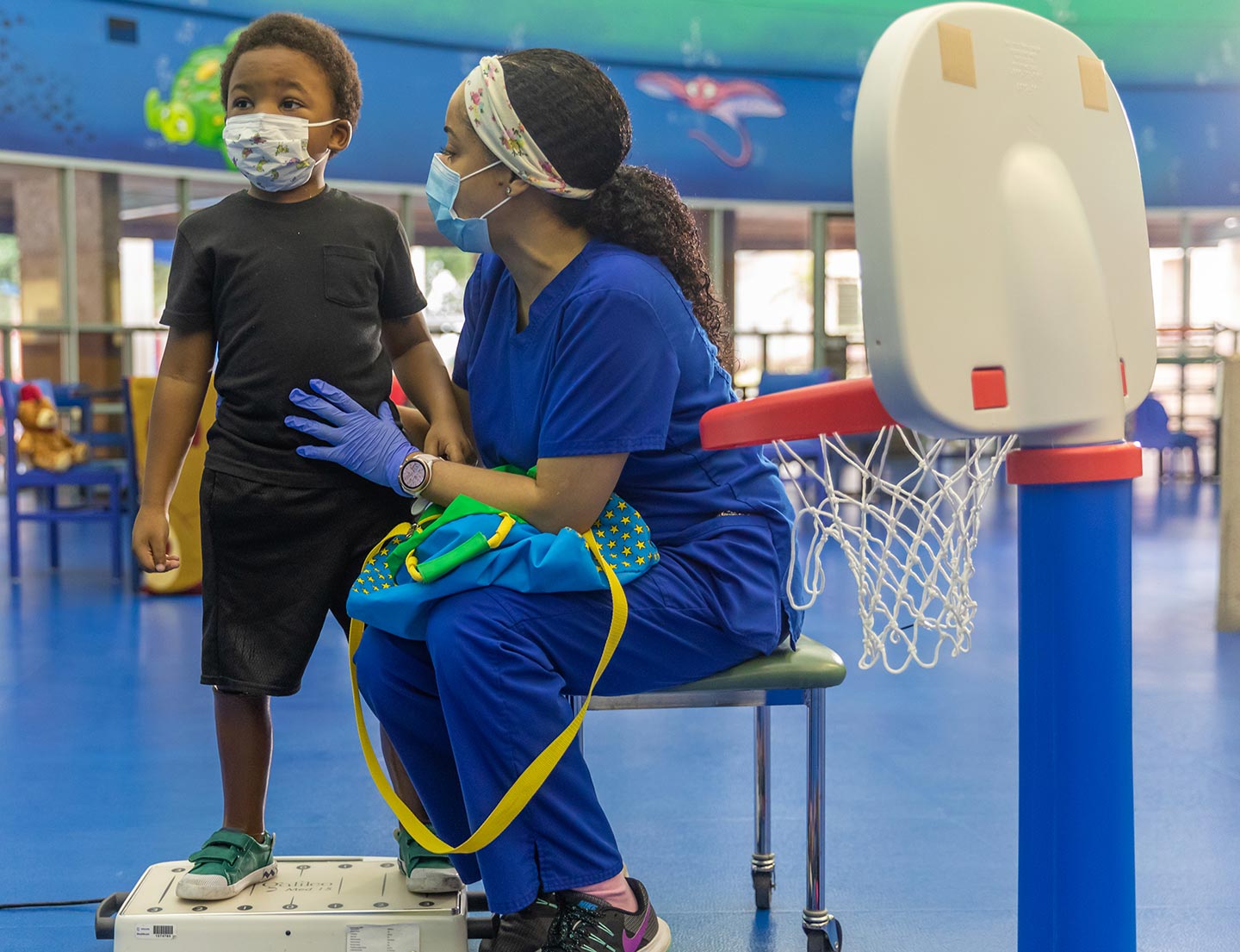 therapist_amputee_patient_1440x1105_57312